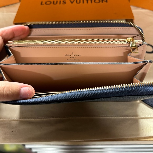 Louis Vuitton Comete Long Wallet - Picture 4 of 7